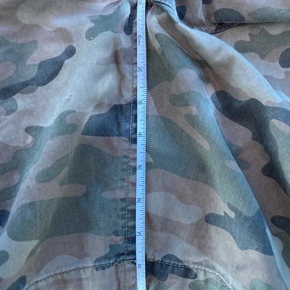 Amazon Essentials Mens Green Camo Cargo Shorts Size 40 - Picture 3 of 10